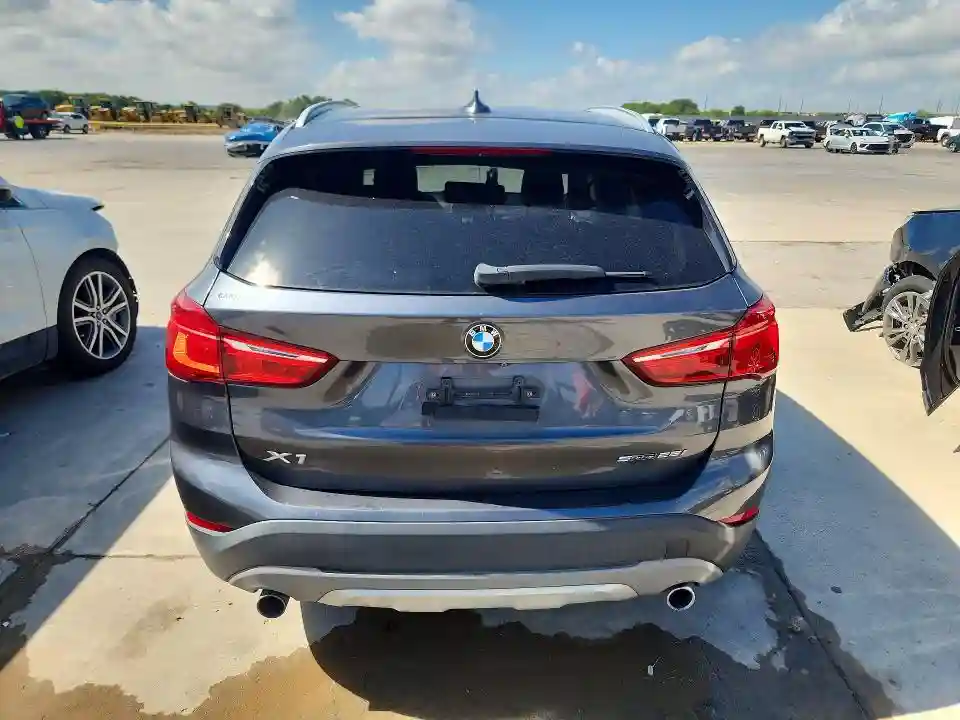WBXHU7C30J5L09402 2018 BMW X1-5