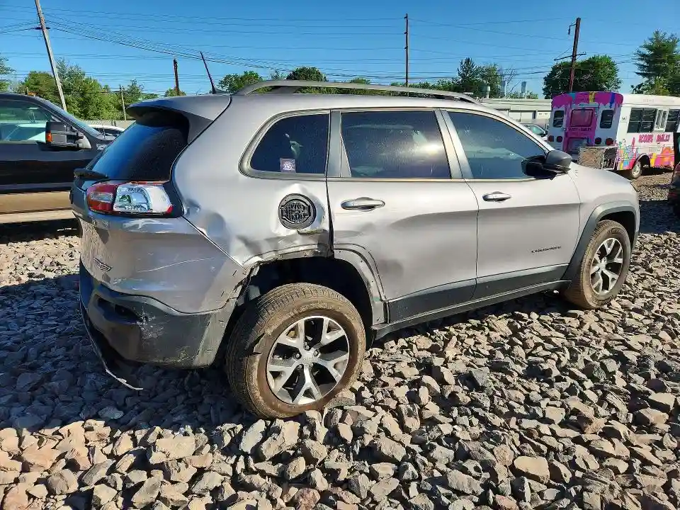 1C4PJMBX9JD570974 2018 JEEP CHEROKEE-2