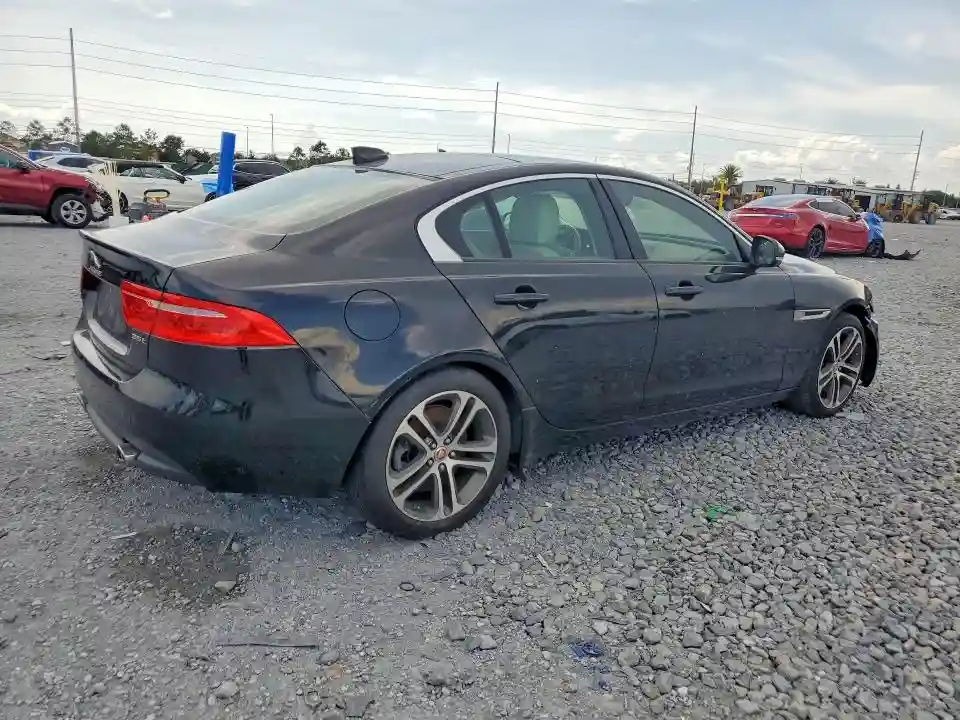 SAJAD4EV9JCP25828 2018 JAGUAR XE-2