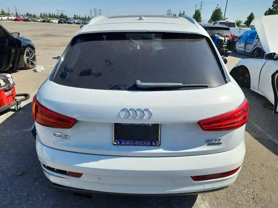 WA1JCCFS1JR032663 2018 AUDI Q3-5