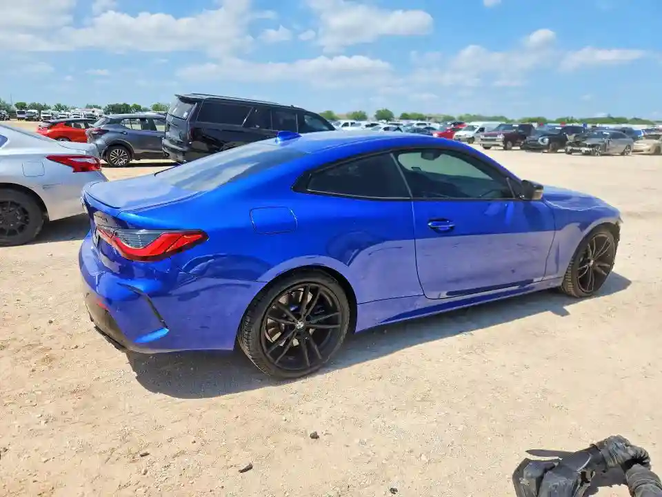WBA83AP03NCJ02319 2022 BMW M4-2