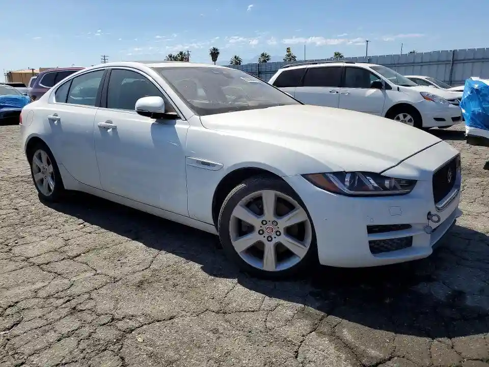 SAJAK4BN3HA953940 2017 JAGUAR XE-3