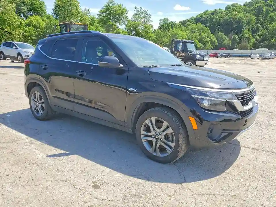 KNDEUCAA1M7140977 2021 KIA SELTOS-3