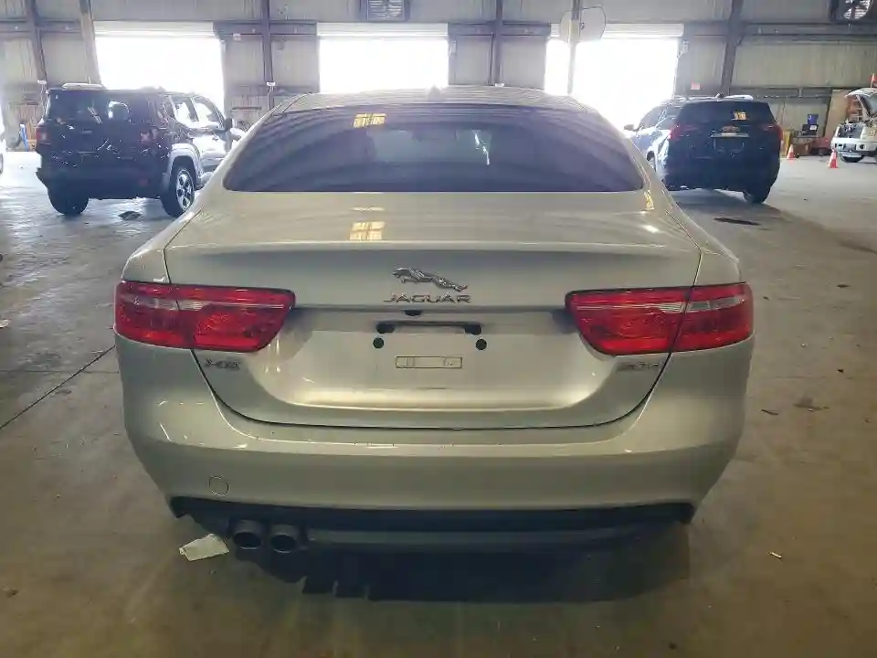 SAJAR4BN6HA955502 2017 JAGUAR XE-5