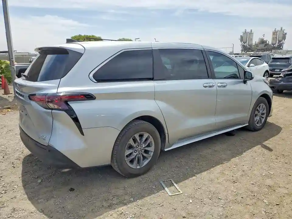 5TDYRKEC8NS119989 2022 TOYOTA ALL MODELS-2