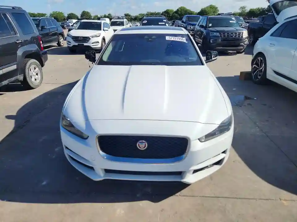 SAJAD4FX7JCP34754 2018 JAGUAR XE-4