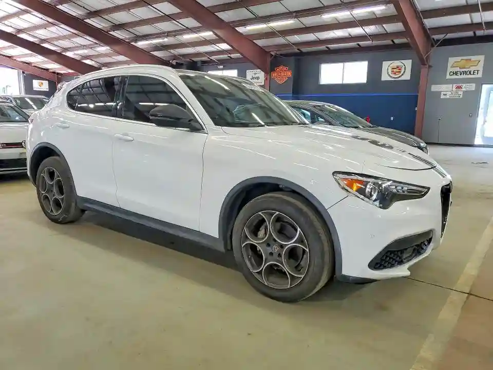 ZASFAKBN0J7B93276 2018 ALFA ROMEO STELVIO-3