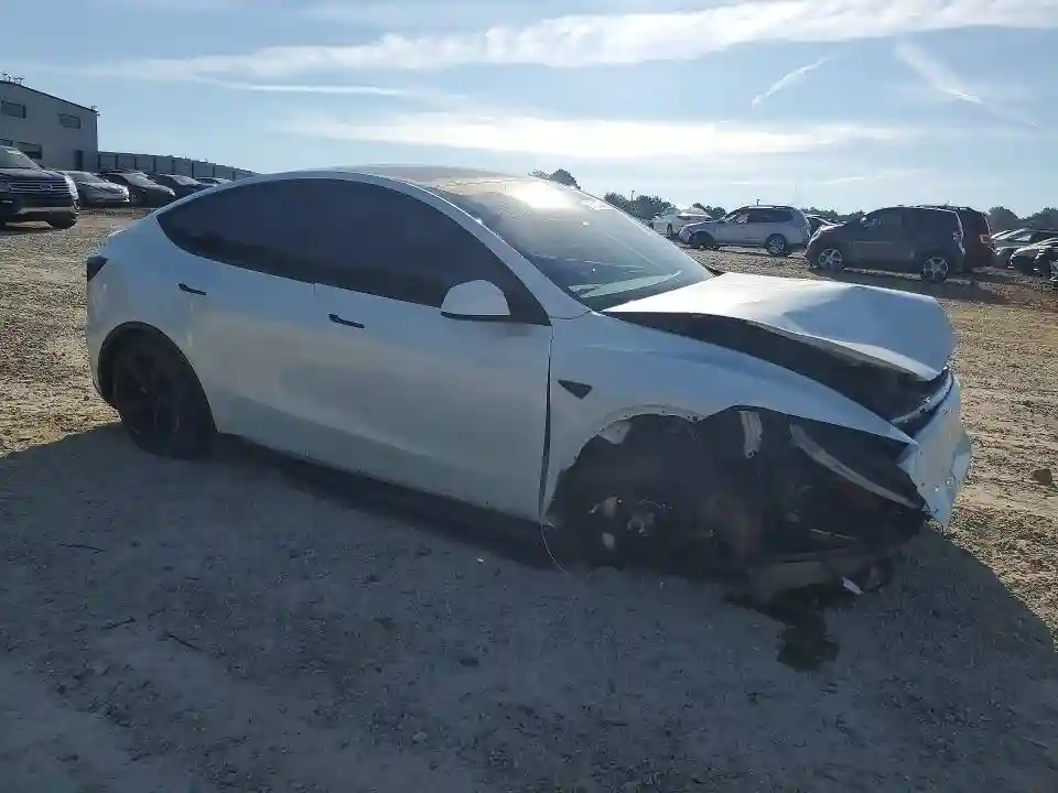 7SAYGDEE7TA447327 2026 TESLA MODEL Y-3