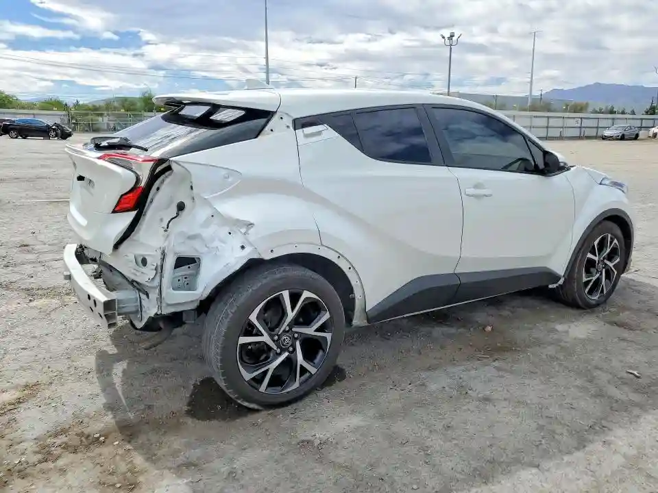 NMTKHMBX5JR029428 2018 TOYOTA C-HR-2
