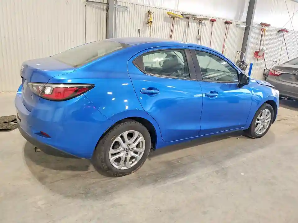 3MYDLBYV1HY185392 2017 TOYOTA YARIS-2