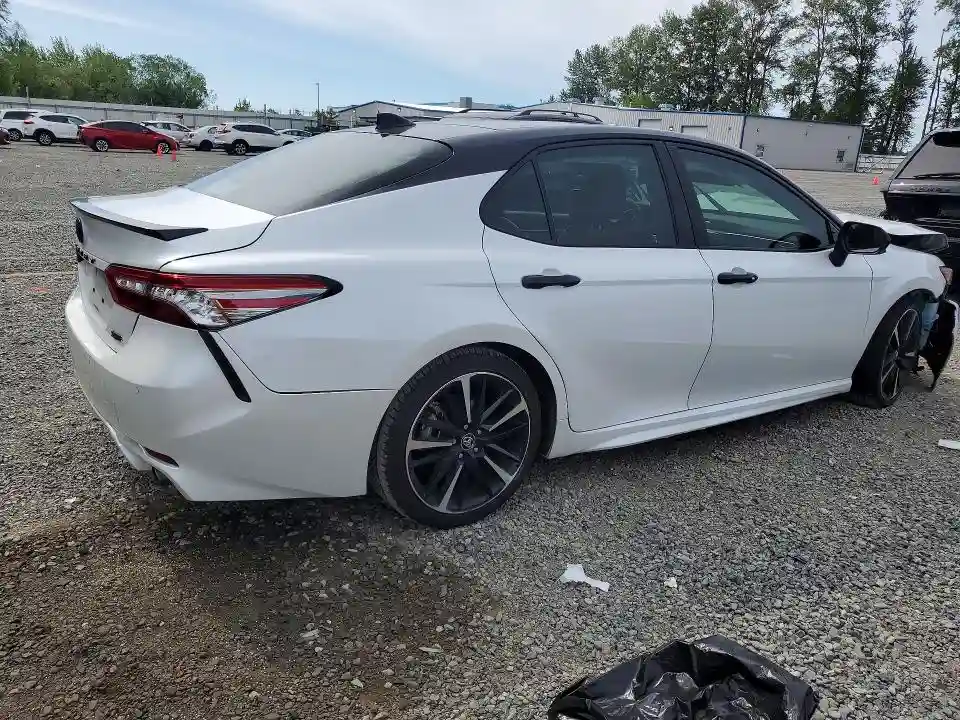 4T1B61HK0JU073183 2018 TOYOTA CAMRY-2