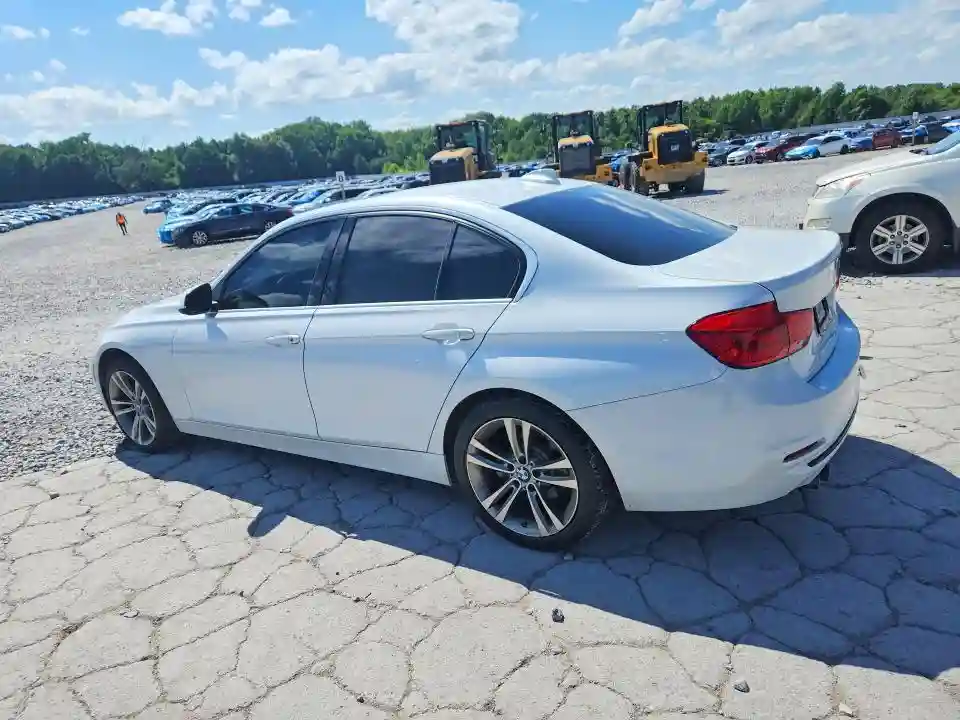 WBA8B9G57JNU97715 2018 BMW 3 SERIES-1
