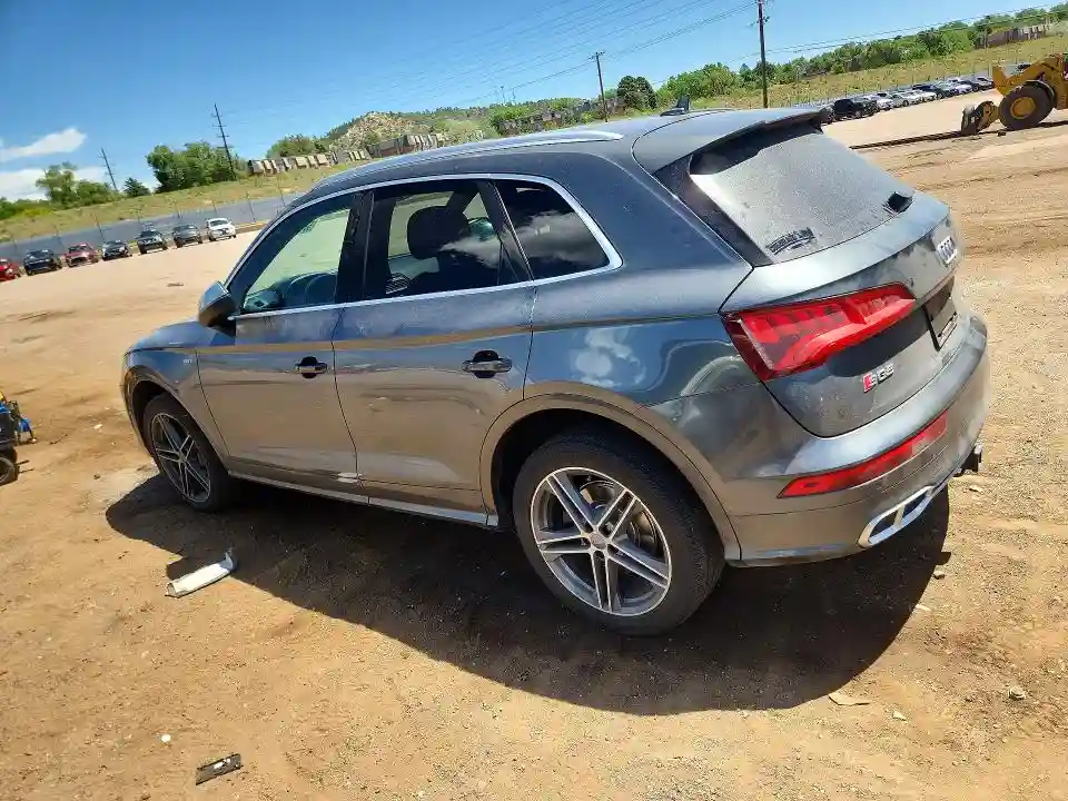 WA1A4AFY9J2009436 2018 AUDI SQ5-1
