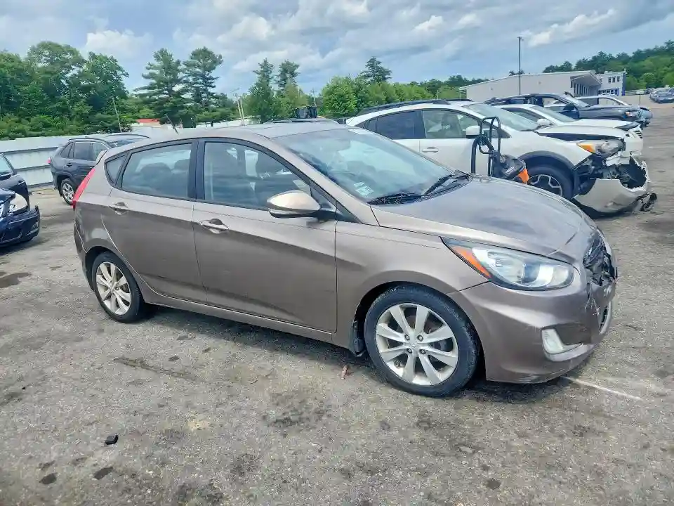 KMHCU5AE1DU104077 2013 HYUNDAI ACCENT-3