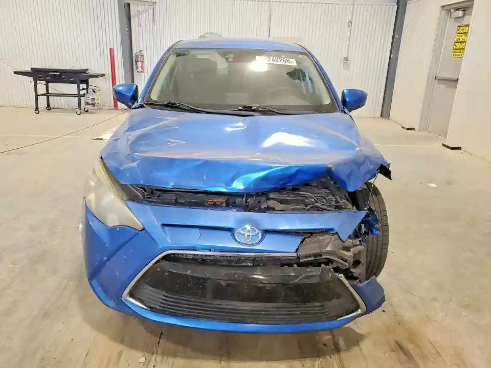 3MYDLBYV1HY185392 2017 TOYOTA YARIS-4