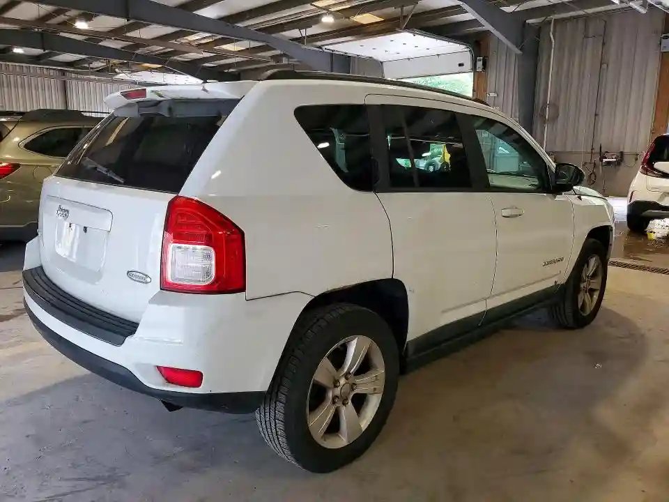 1J4NF1FBXBD278624 2011 JEEP COMPASS-2