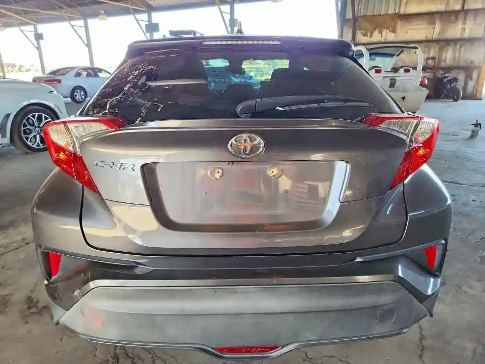 NMTKHMBX0JR034634 2018 TOYOTA C-HR-5
