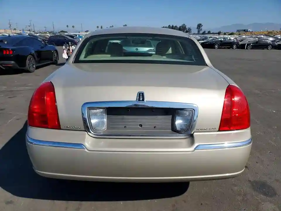 2LNBL8CV6AX623823 2010 LINCOLN TOWNCAR-5