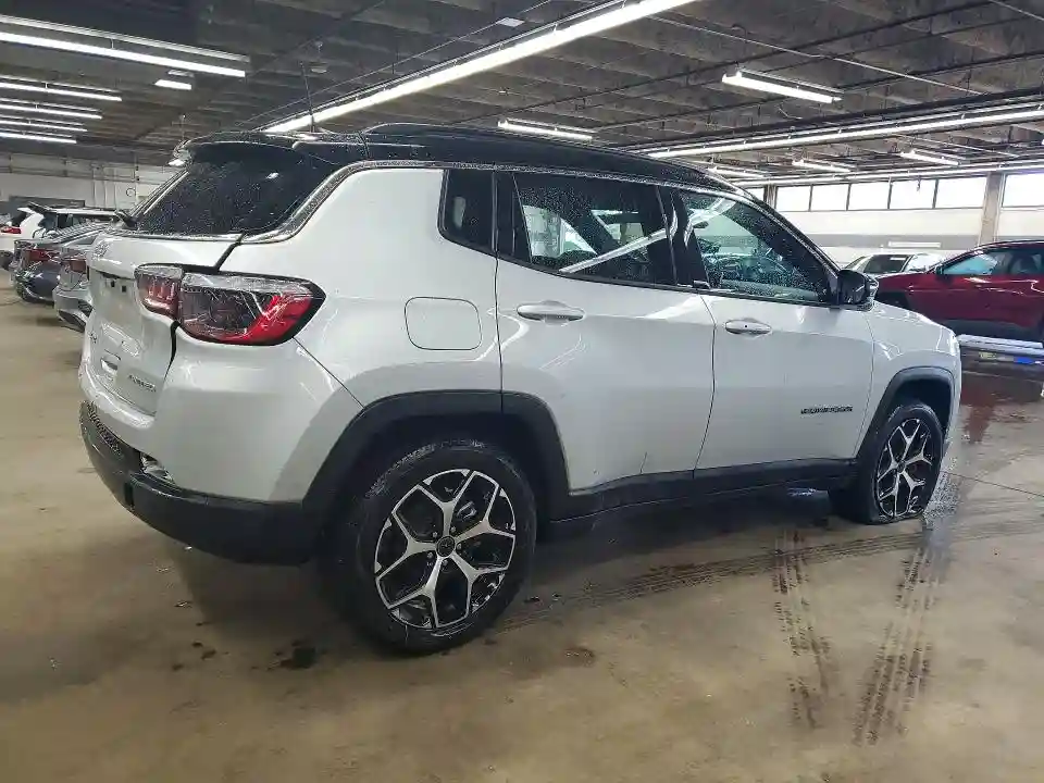 3C4NJDCN8ST556869 2025 JEEP COMPASS-2