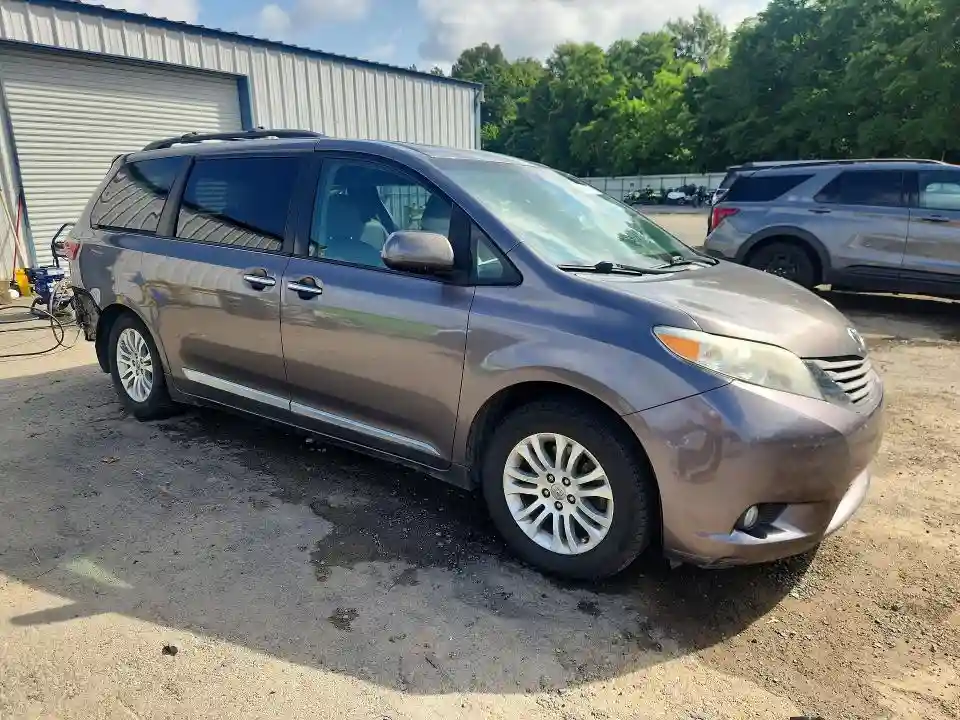 5TDYZ3DC6HS793277 2017 TOYOTA SIENNA-3