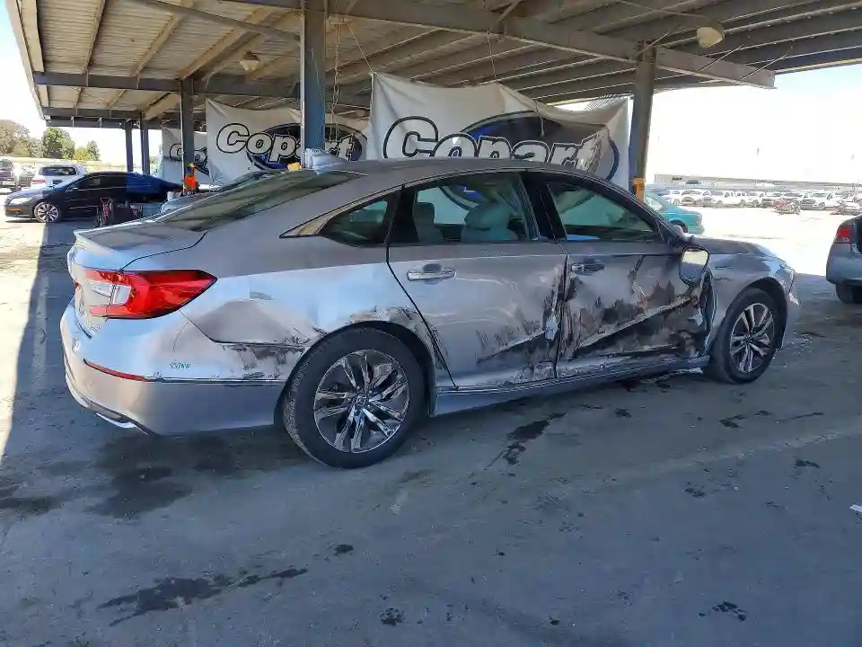 1HGCV3F92JA016820 2018 HONDA ACCORD-2