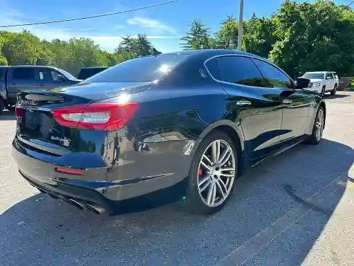ZAM56YRS3J1285288 2018 MASERATI QUATTROPOR-2