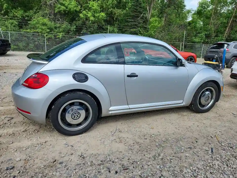 3VWF17AT9FM606893 2015 VOLKSWAGEN BEETLE-2