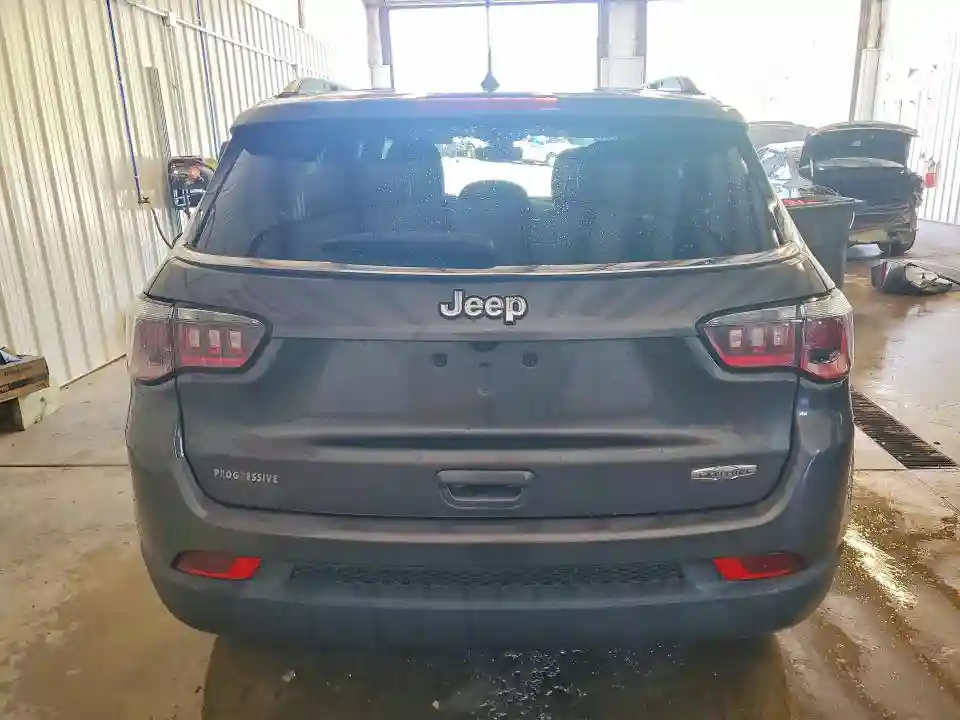 3C4NJCBB5JT338856 2018 JEEP COMPASS-5