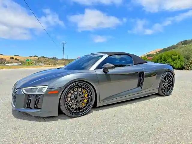 WUAVACFX5H7903940 2017 AUDI R8-1