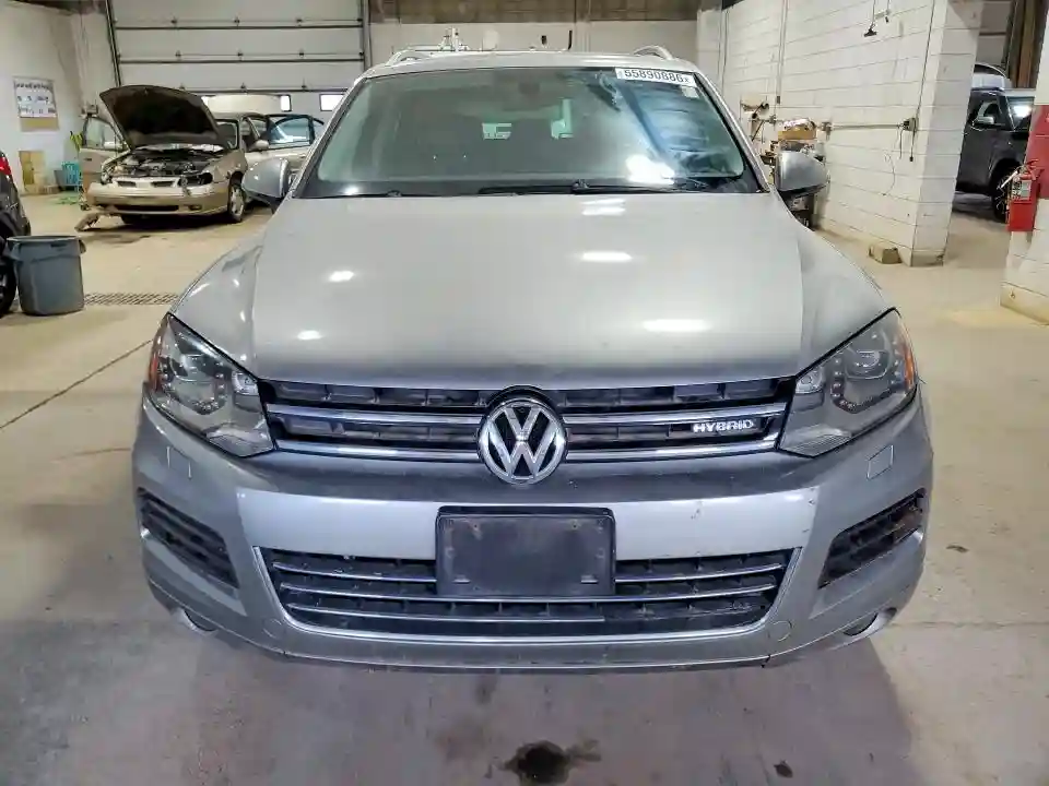 WVGFG9BP1BD004991 2011 VOLKSWAGEN TOUAREG-4