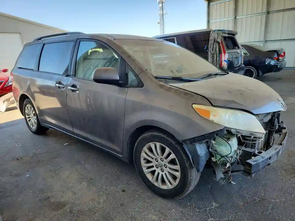 5TDYK3DC1BS174114 2011 TOYOTA SIENNA-3