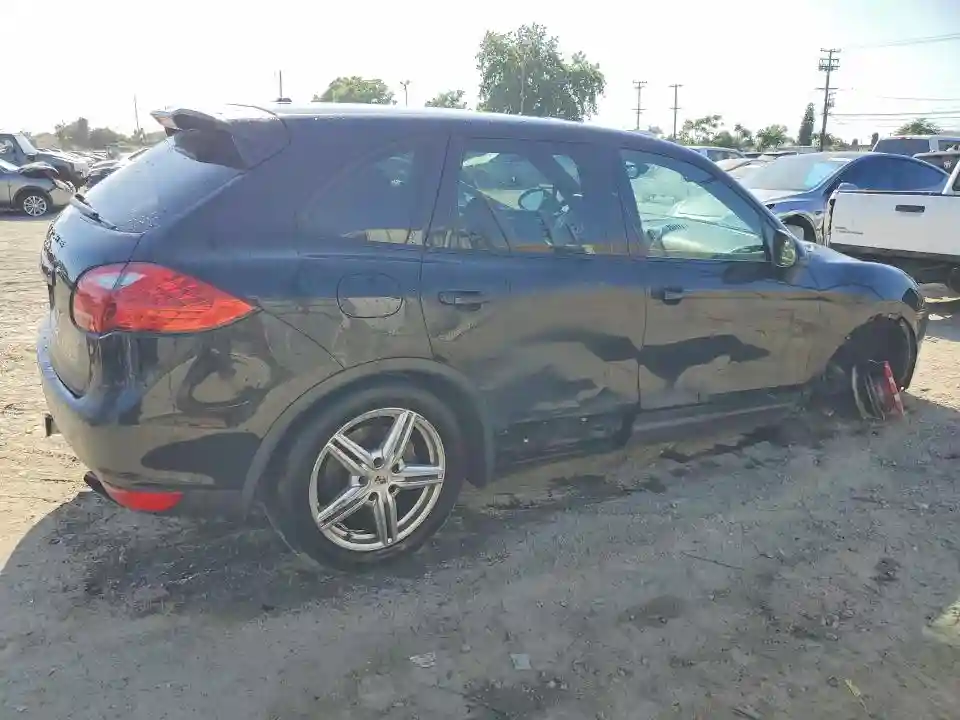 WP1AA2A20BLA02506 2011 PORSCHE CAYENNE-2