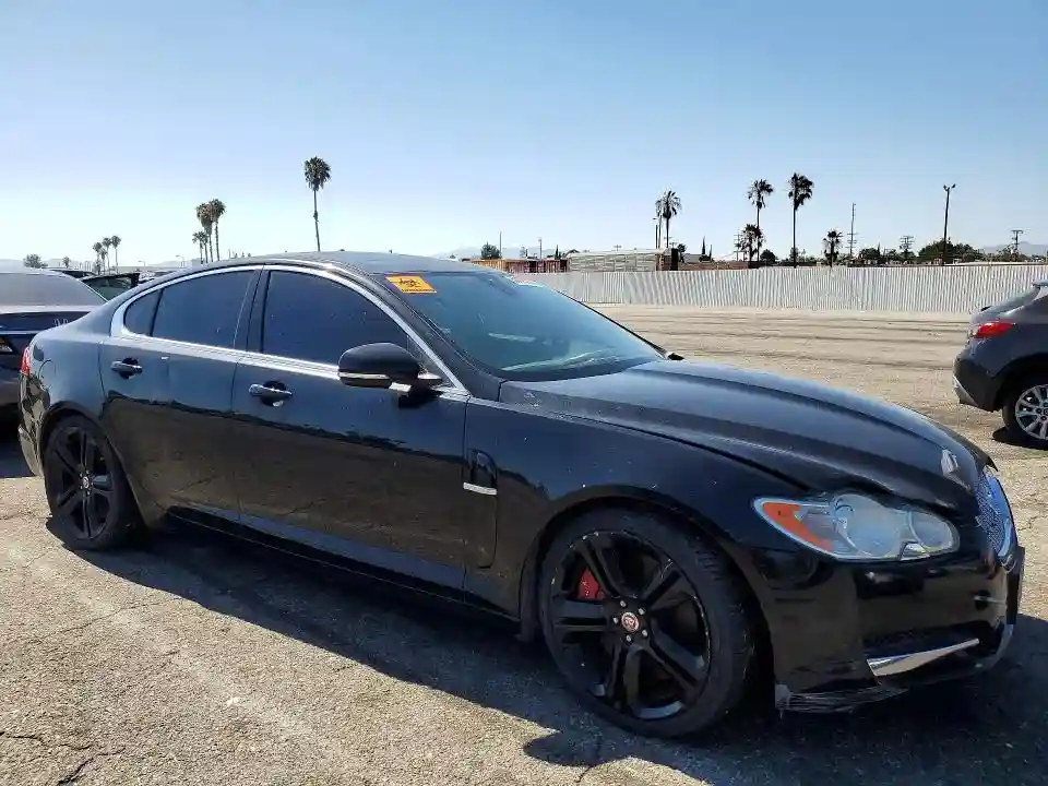 SAJWA0HE8BMR88679 2011 JAGUAR XF-3