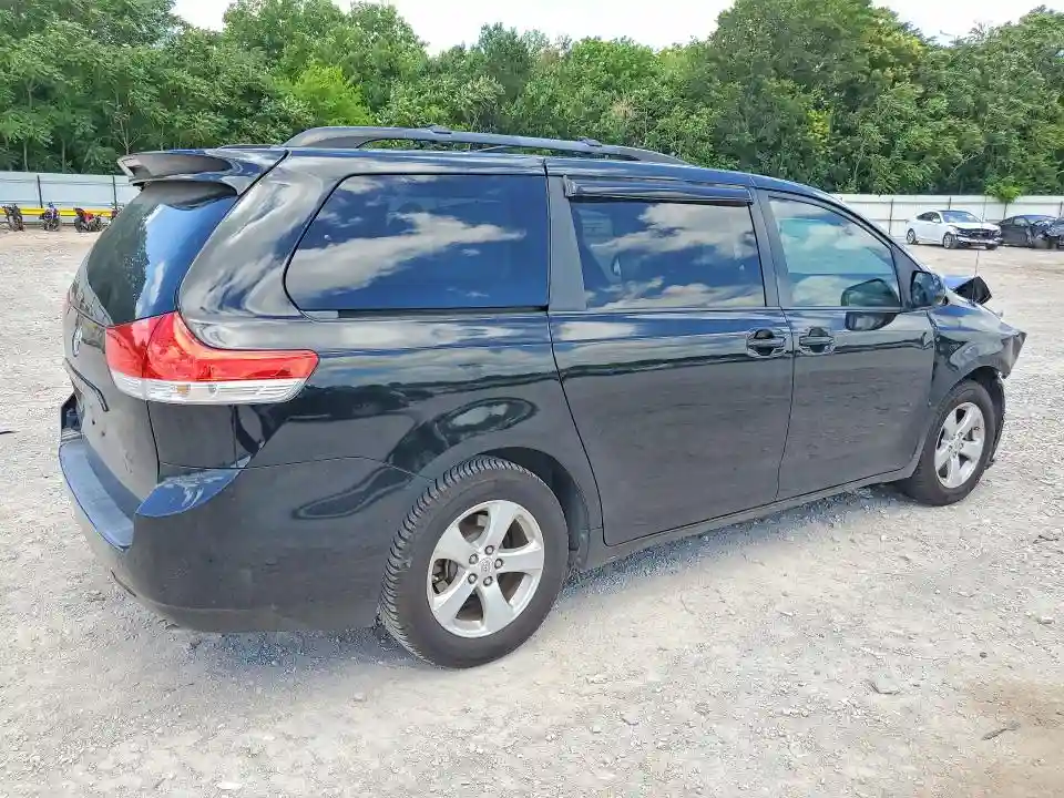 5TDKK3DC5BS097110 2011 TOYOTA SIENNA-2