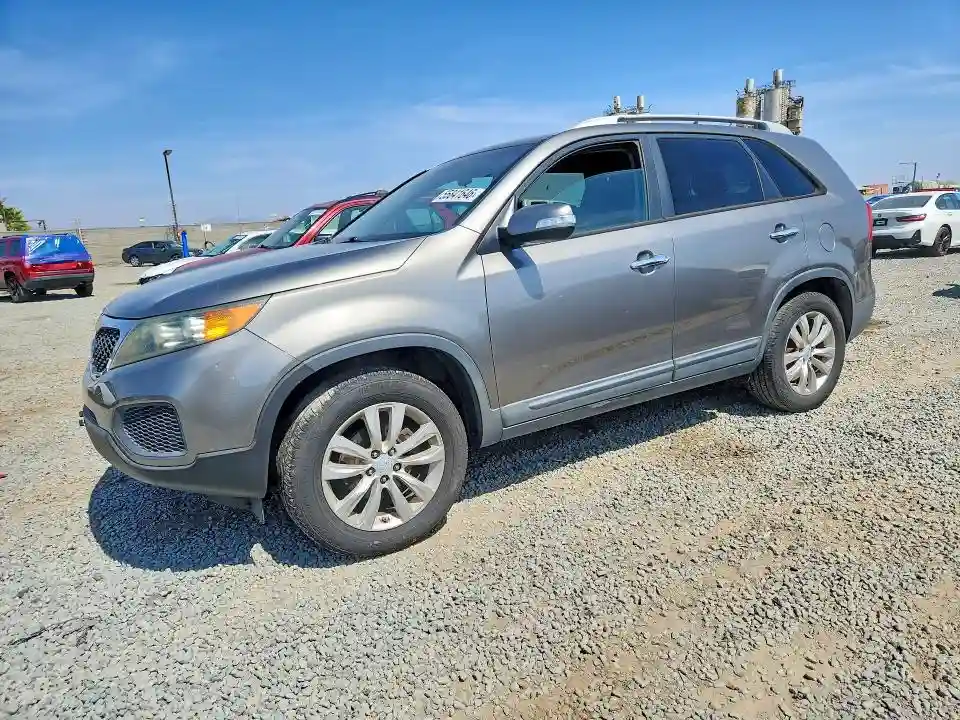 5XYKT4A22BG175662 2011 KIA SORENTO-0