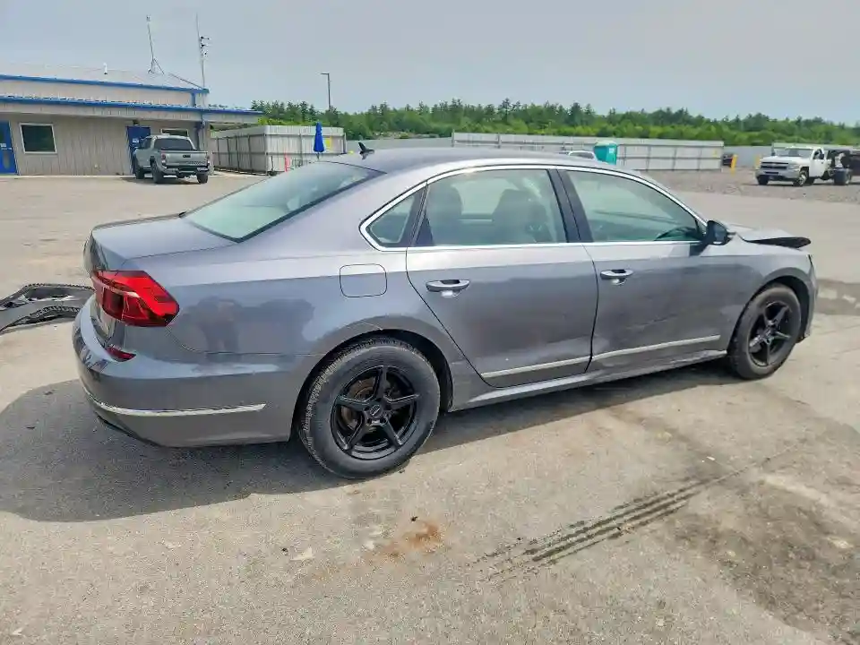 1VWAT7A37HC006379 2017 VOLKSWAGEN PASSAT-2