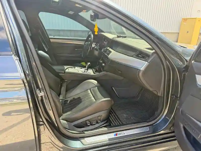 WBSFV9C57CC772384 2012 BMW M5-4