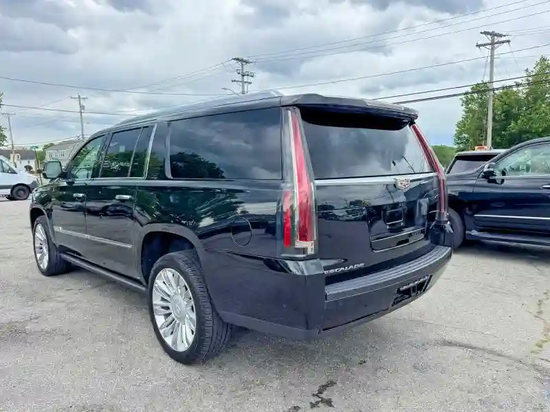1GYS4JKJ4KR316437 2019 CADILLAC ESCALADE-2