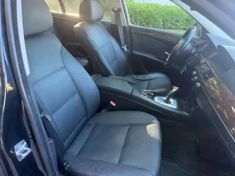 WBANV1C50AC159960 2010 BMW 5 SERIES-4