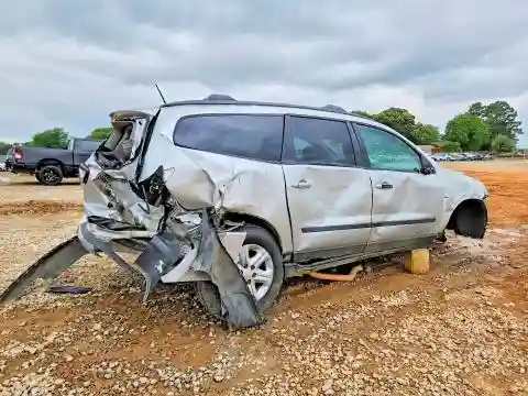 1GNKRFED2GJ321384 2016 CHEVROLET TRAVERSE-2