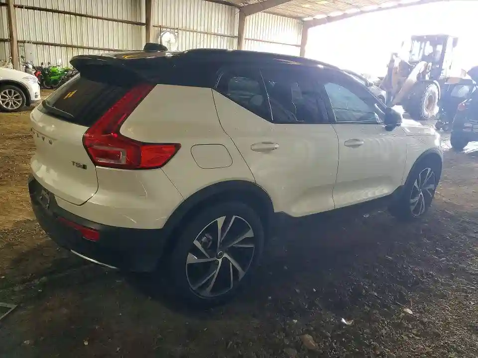 YV4162UM7K2107000 2019 VOLVO XC40-2