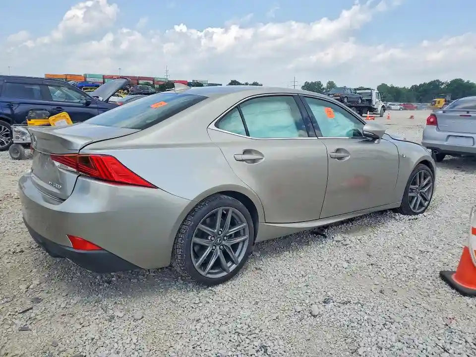 JTHC81D23J5032564 2018 LEXUS IS-2
