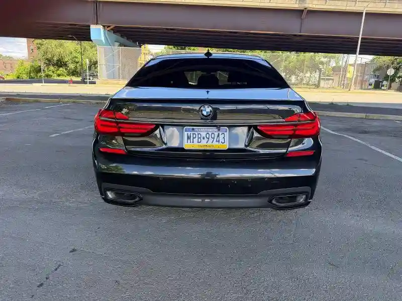 WBA7F2C56K8240643 2019 BMW 7 SERIES-4