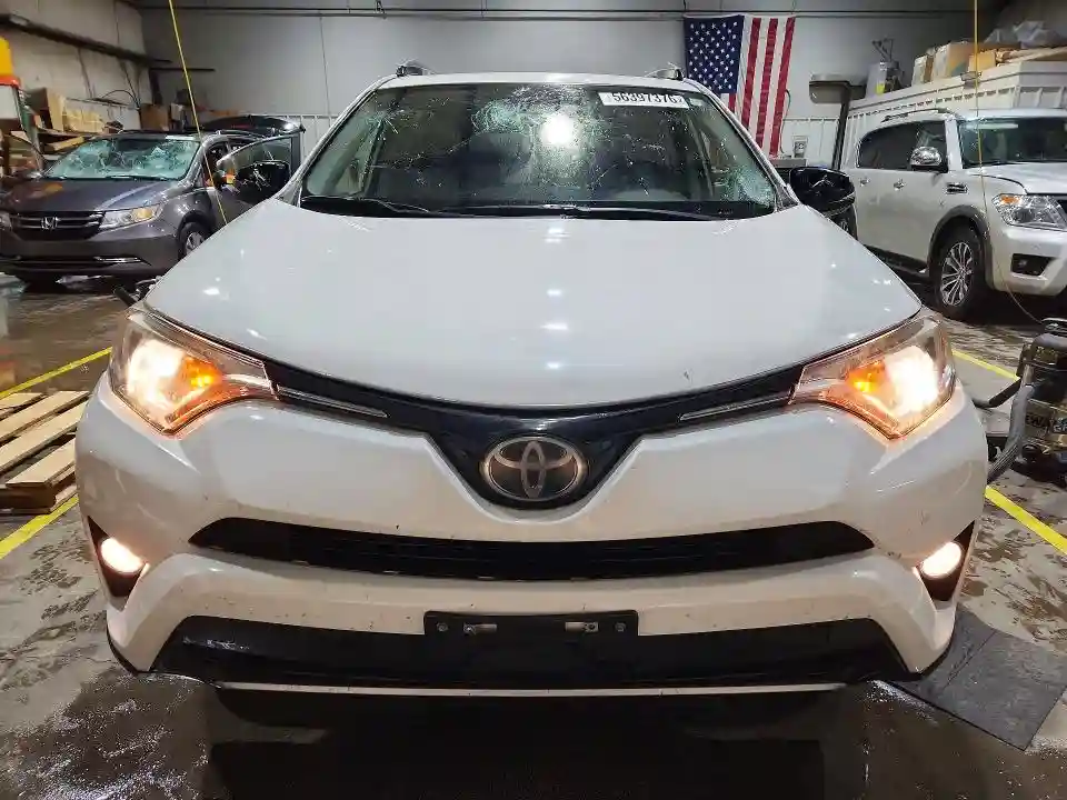 JTMRFREVXHD208986 2017 TOYOTA RAV4-4