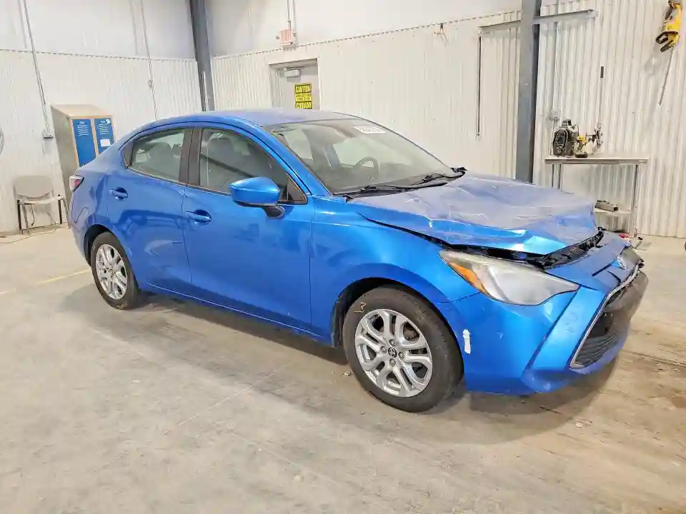 3MYDLBYV1HY185392 2017 TOYOTA YARIS-3