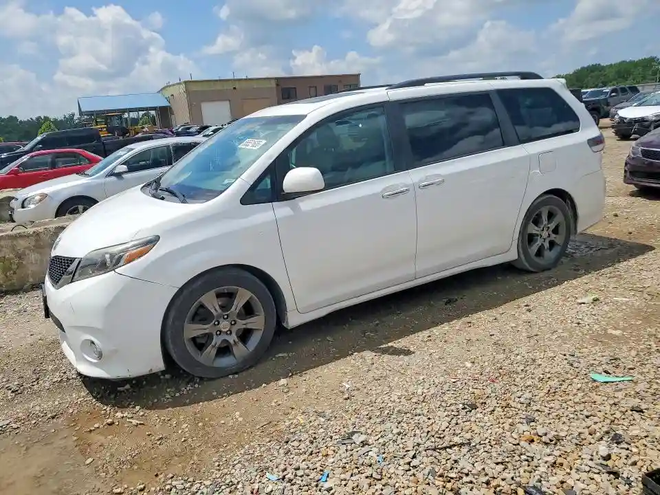 2016 TOYOTA SIENNA