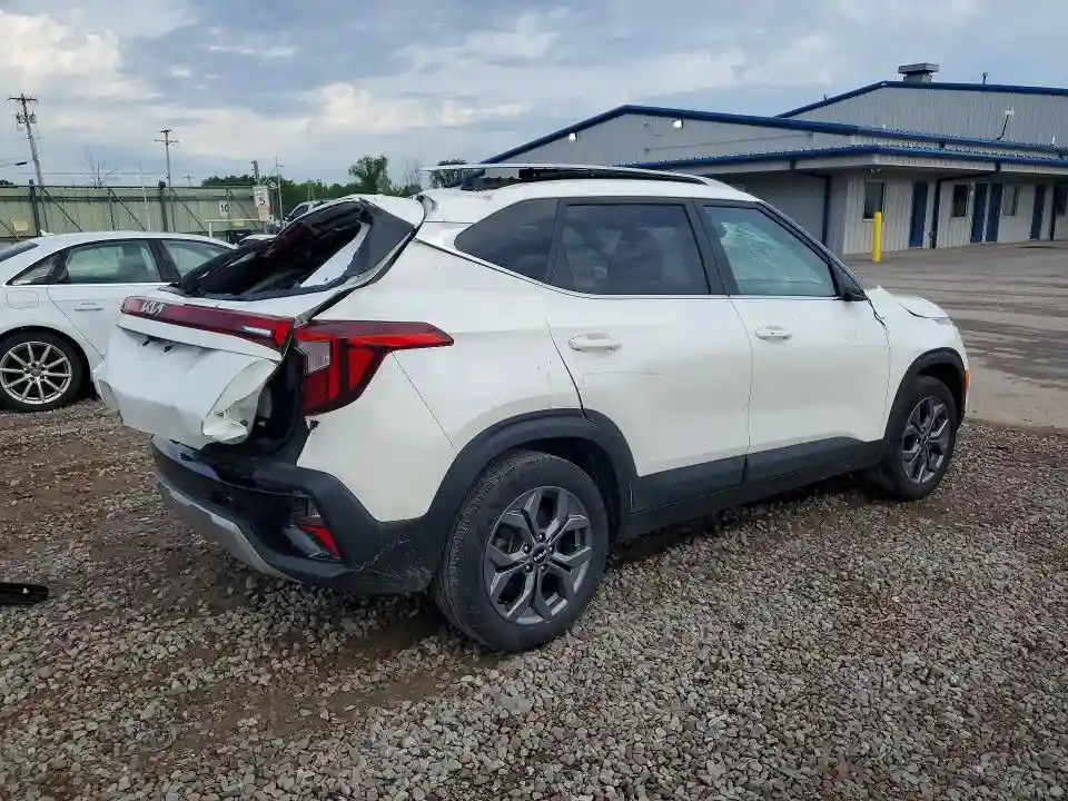 KNDEUCAA4R7584040 2024 KIA SELTOS-2