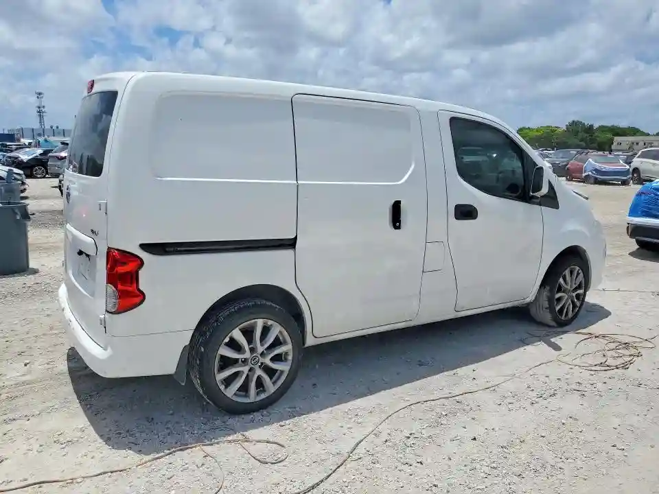 3N6CM0KN8FK735995 2015 NISSAN NV200 SV-2