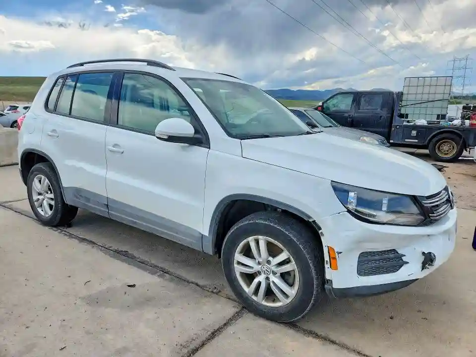 WVGBV7AX9HK039065 2017 VOLKSWAGEN TIGUAN-3