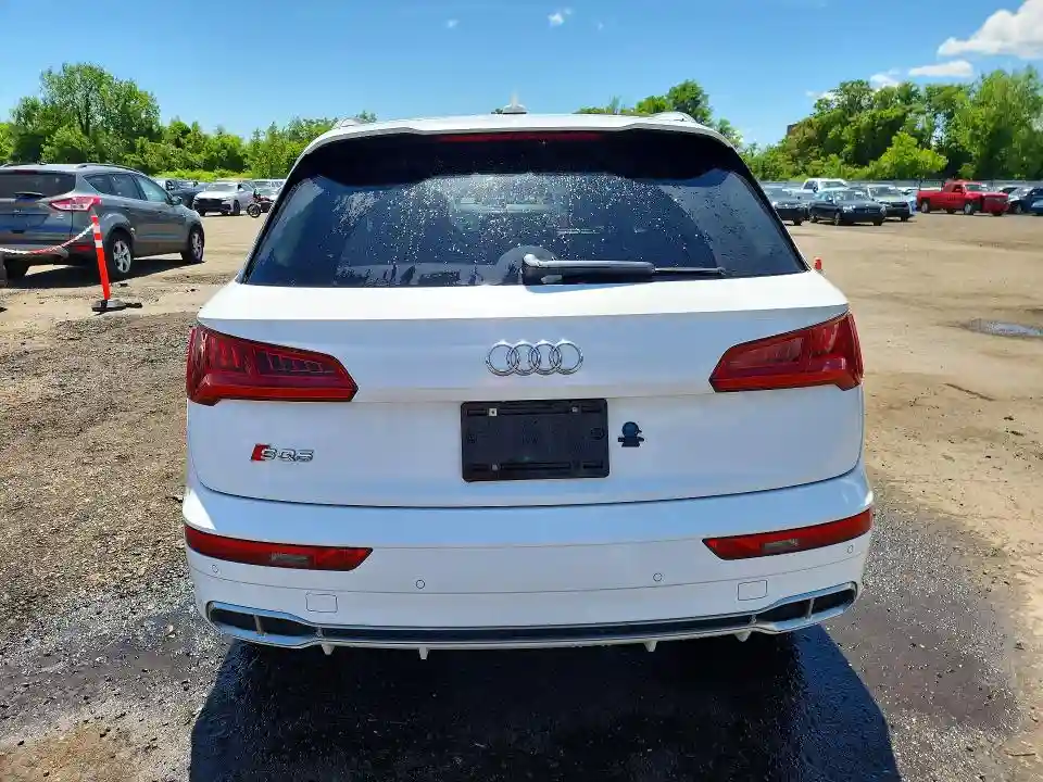 WA1A4AFY6J2210050 2018 AUDI SQ5-5